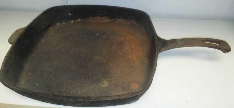 lot 106 image: Black cast iron Square skillet - rare
