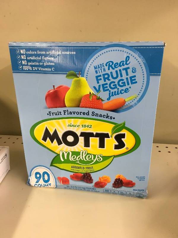 lot 19 image: MOTTS FRUIT SNACK 90CT, RETAIL $9.89