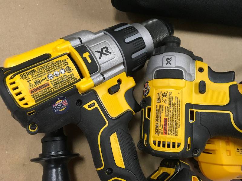Dewalt FLEXVOLT 60-Volt and 20-Volt MAX Lithium-Ion Cordless Brushless Combo one battery only