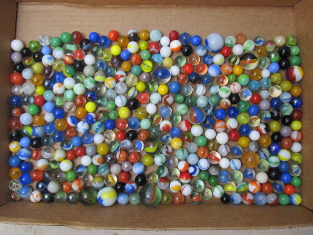 lot 40 image: Lot of VintageAntique Marbles
