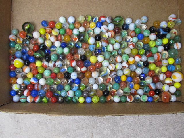 lot 41 image: Lot of VintageAntique Marbles