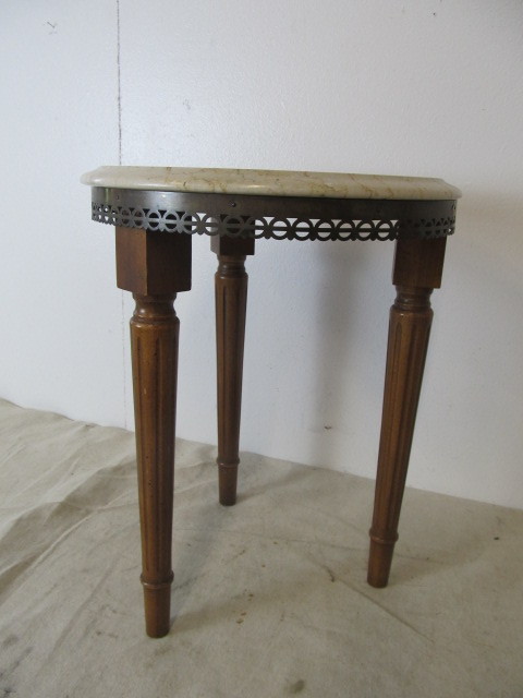 lot 48 image: NICE Vintage Marble Top Stool