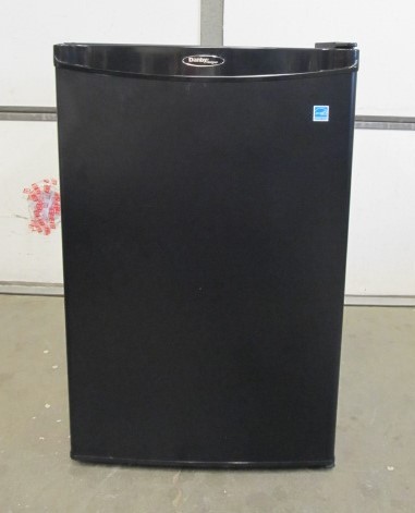 lot 116 image: NICE Working Danby RefrigeratorFreezer