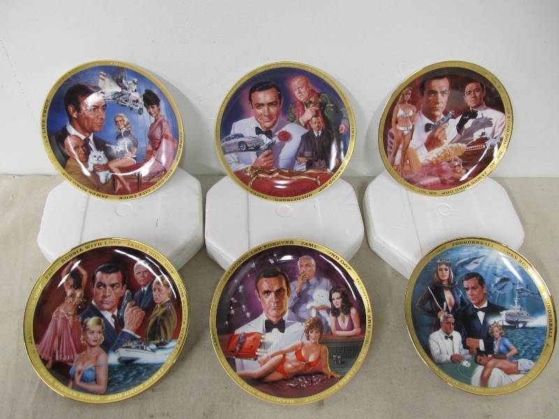 lot 79 image: MINT IN BOX James Bond 007 Collector Plates