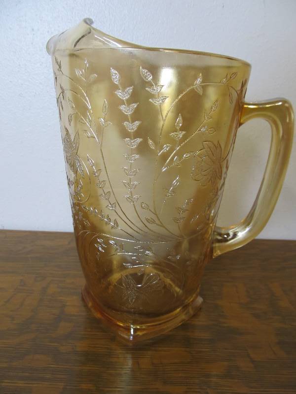 lot 81 image: Vintage Jeanette FLORAGOLD Glass Pitcher
