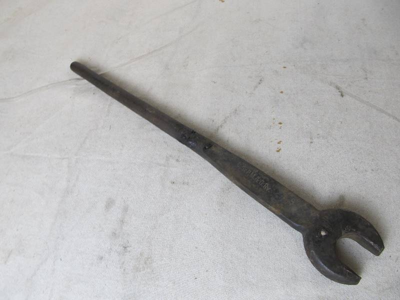 lot 60 image: Large Antique Cast Iron NORTHERN PACIFIC RAILWAY Wrench