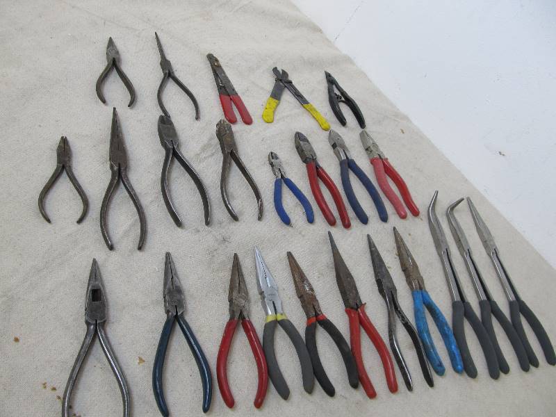 lot 61 image: Nice Lot of Assorted Hand Tools - Needle Nose Pliers etc