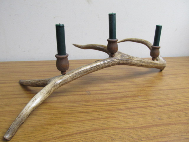 lot 18 image: Vintage Deer Antler Candle Holder Centerpiece