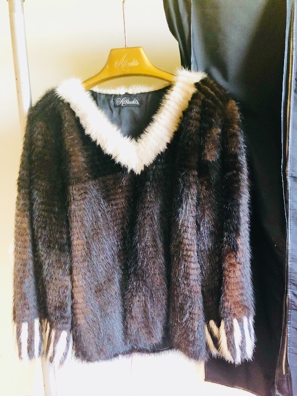 lot 2 image: Wonderful High End Genuine Mink Sweater by Albrechts - UNUSED