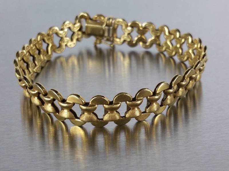 lot 110 image: 14K Yellow Gold Bracelet