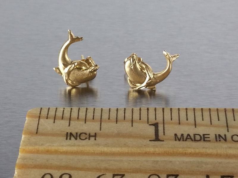 lot 111 image: 14k Yellow Gold Dolphin Earrings