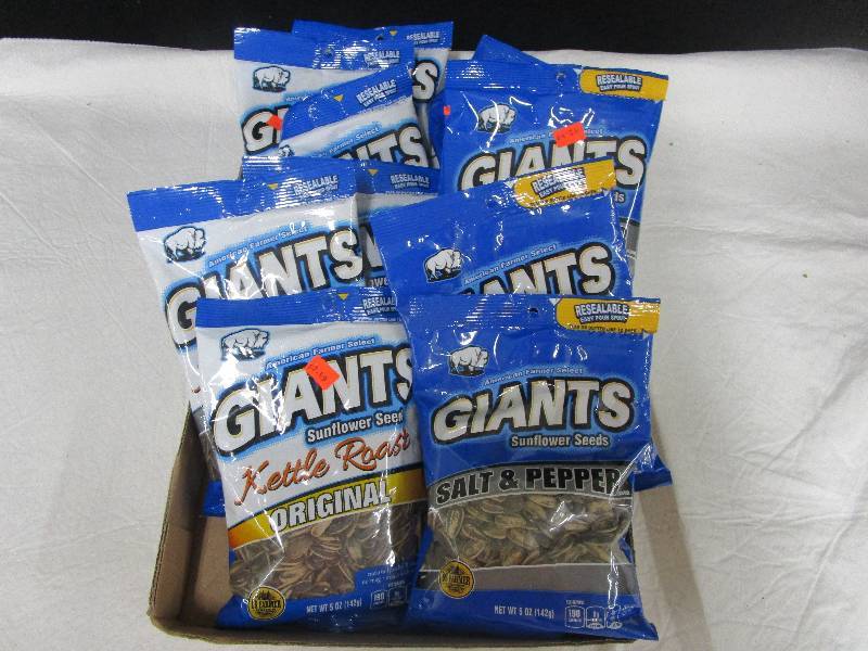 lot 8 image: 1 giants origianl kettle roast, 6 Giants keetle roasted fresh cracked pepper and 5 Giants salt and pepper seeds