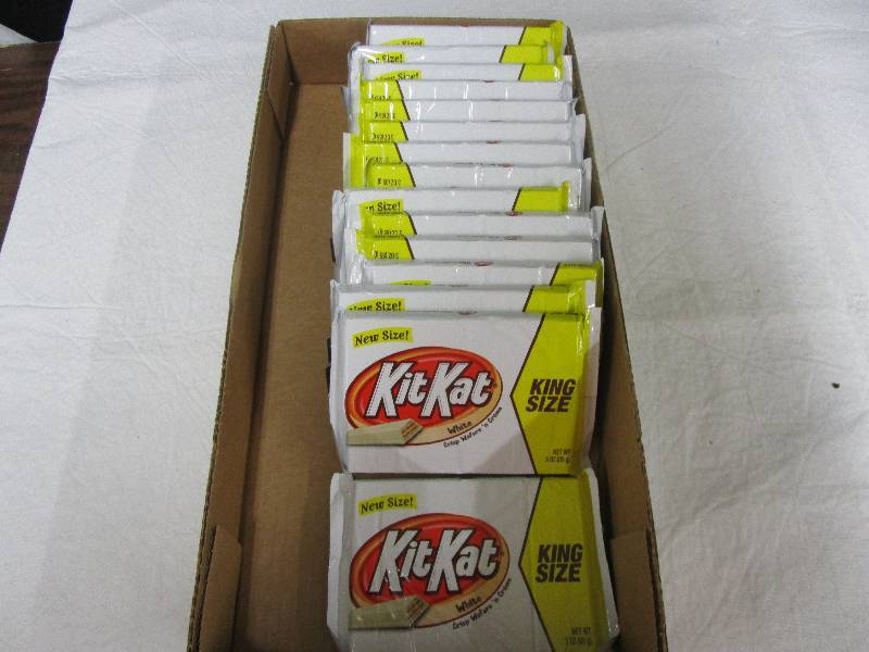 lot 12 image: 15 king size kit kat white chocolate bars