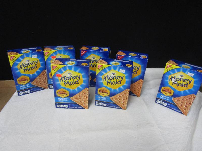 lot 26 image: 7 Boxes of Honey Maid Graham Crackers