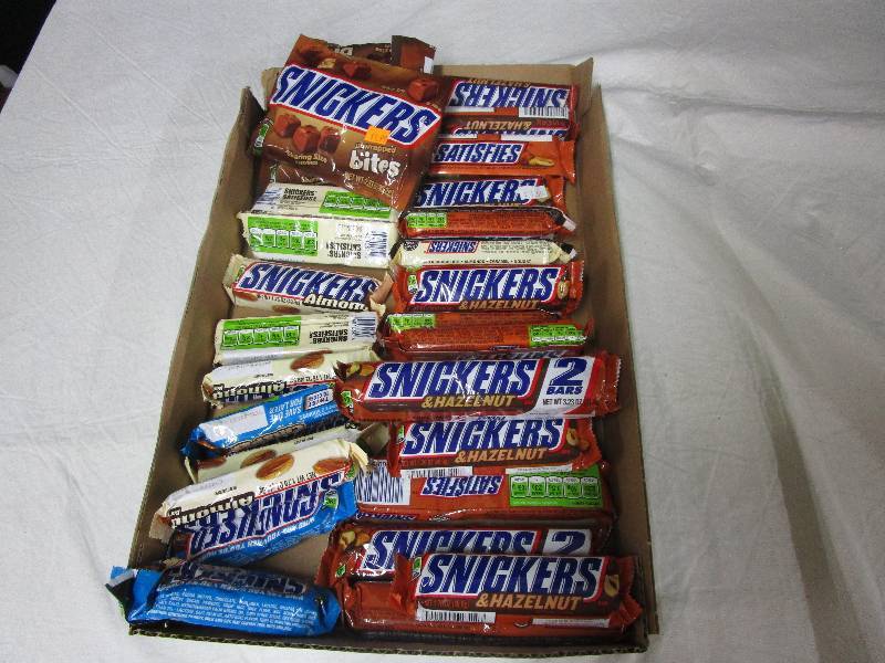 lot 31 image: 32 Assortment of Snickers Bites and Bars