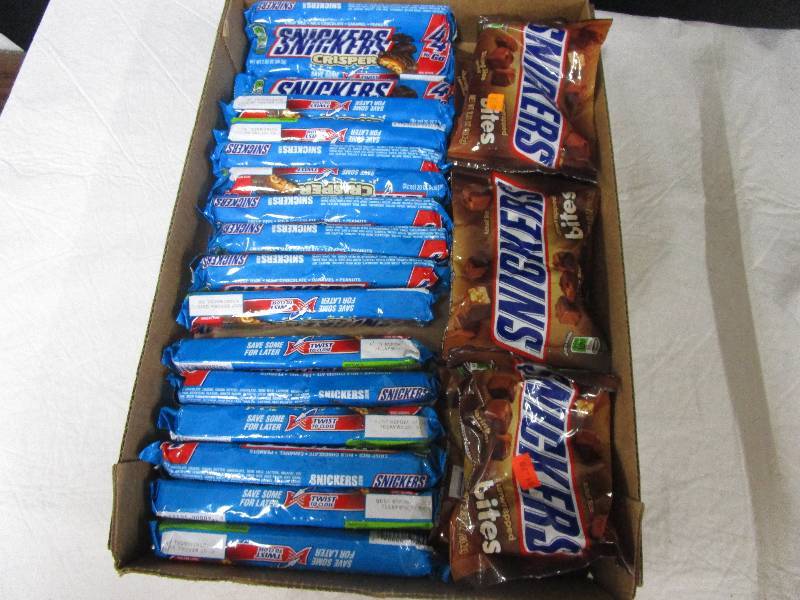 lot 33 image: 17 Snickers Crisper, 6 Snickers unwrapped bites