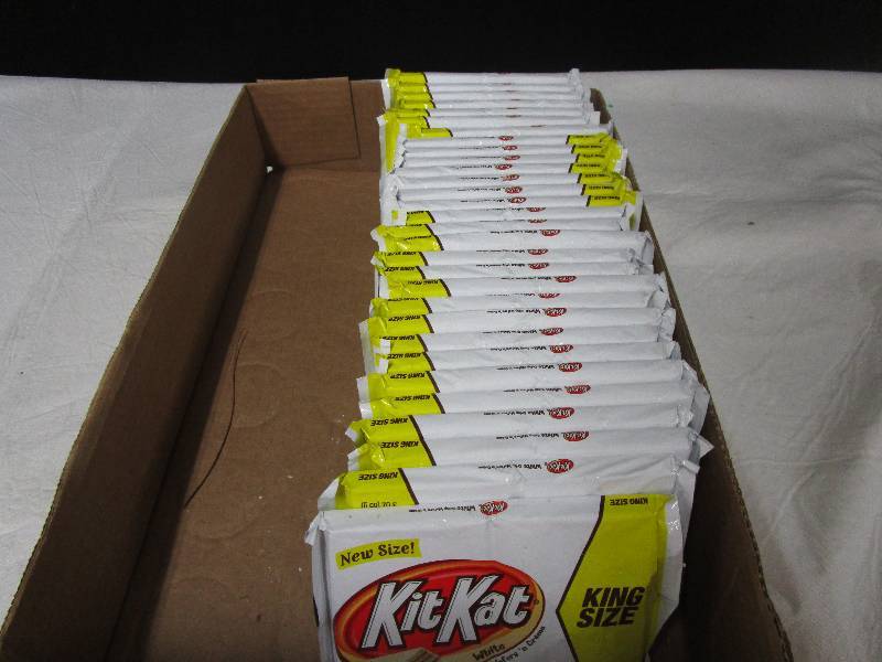 lot 36 image: 30 king size kit kat white chocolate bars