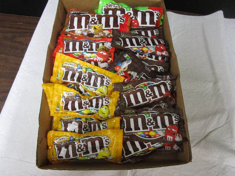 lot 56 image: 5 peanut m&Ms, 14 milk M&MS, 3 peanut butter M&MS, 2 crispy M&MS, 3 Coffee Nut M&Ms