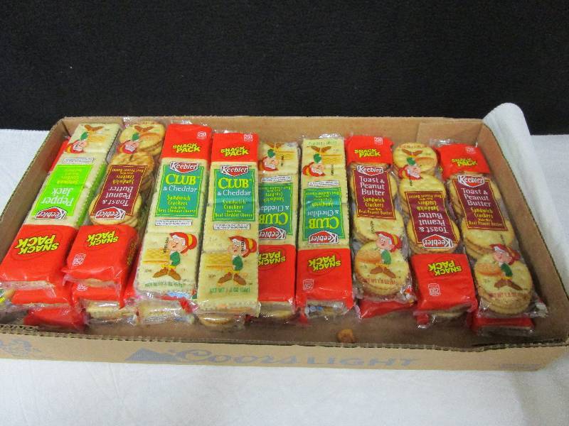 lot 60 image: 23 Total Packs of Snack Crackers, Some cheese and Some Peanutbutter