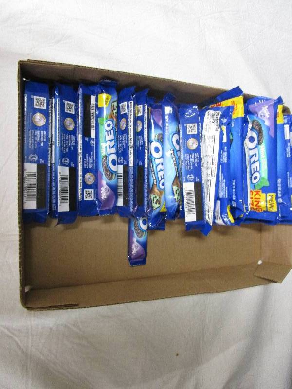 lot 74 image: 30 Oreo