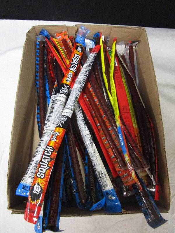 lot 83 image: 31 Assortement of beef sticks.