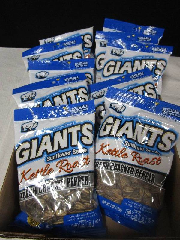 lot 104 image: 10 bags of Giants kettle roast fresh cracked pepper