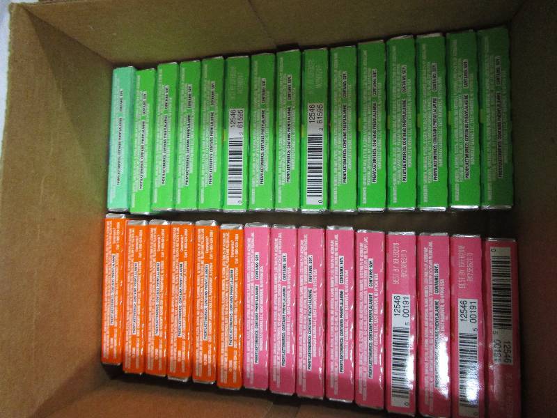lot 124 image: Assortment of 30 Trident- Tropical twist, Watermeon twist, Island Berry Lime