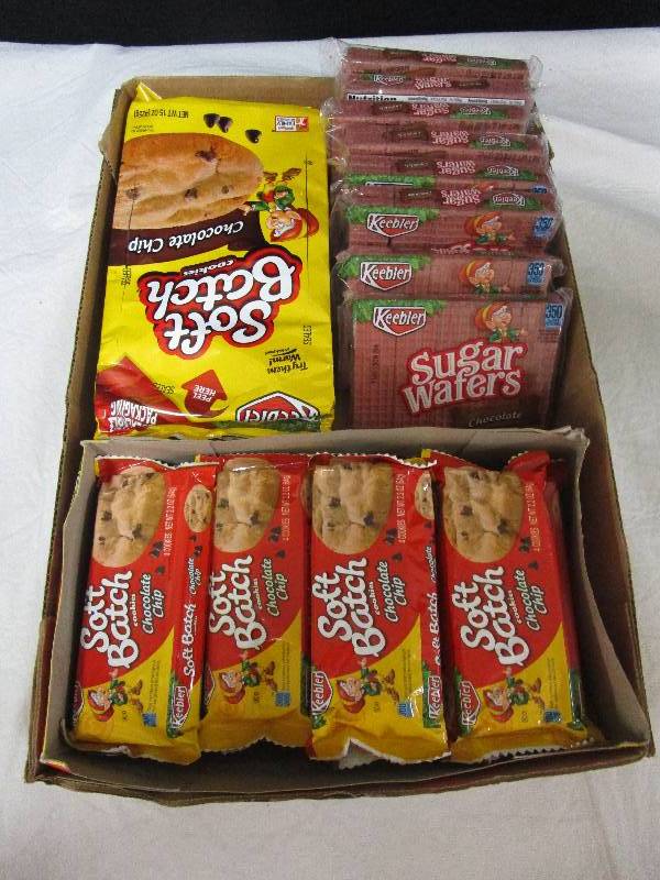 lot 125 image: 19 total Assortment of Keebler Goodies