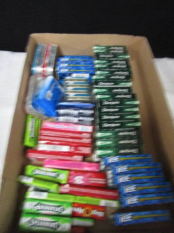 lot 129 image: 60 ct Assortment of Gum and Mints
