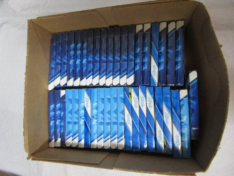 lot 131 image: 40 Stride Packs of Peppermint Gum