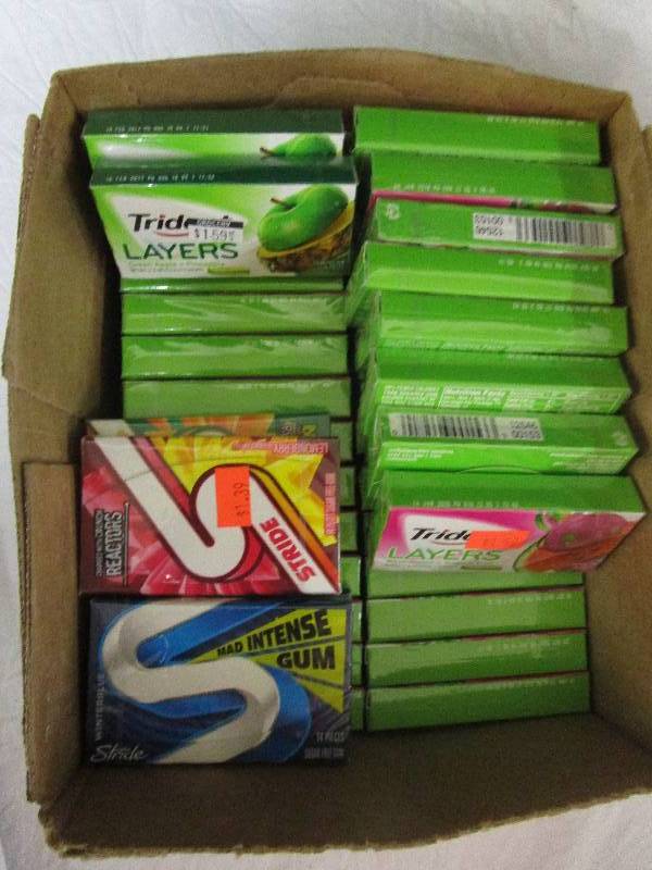 lot 140 image: 40 packs of Gum