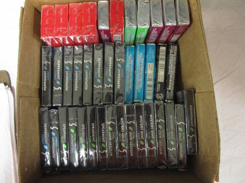 lot 141 image: 40 packs of Gum