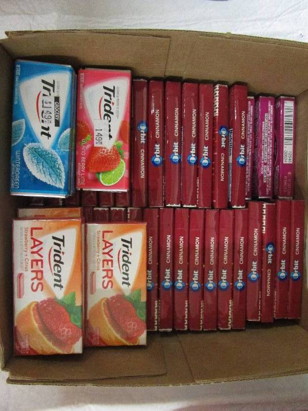 lot 142 image: 40 packs of Gum