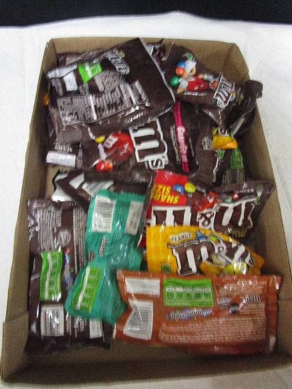 lot 144 image: 27 pack M&Ms