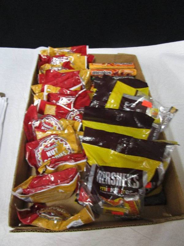 lot 166 image: 37 Various Candies