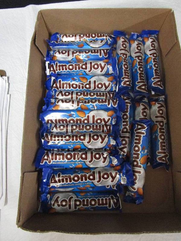 lot 172 image: 25 Almond Joy