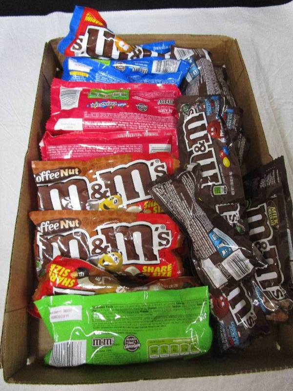 lot 176 image: 25 M&Ms