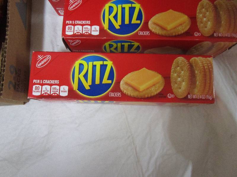lot 182 image: 14 Ritz Crackers