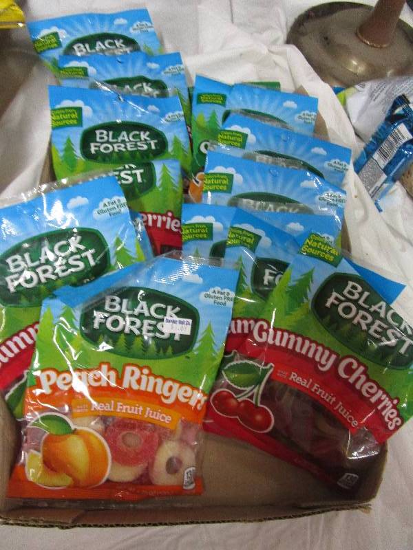 lot 186 image: 14 Black Forest Candies