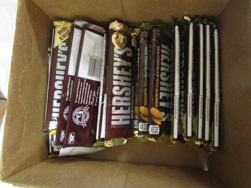 lot 187 image: 17 Hershey Almound Bars