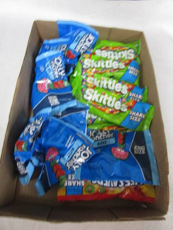 lot 196 image: 21 Bags of Candy