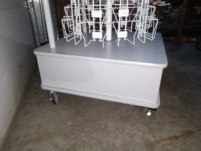 lot 4 image: Vintage White 5 Level Retail Spinner Carousel Display Fixture