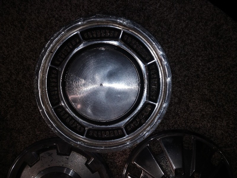 lot 18 image: One Pontiac, One Plymouth Division, One Chevrolet Motor Division, and Four Unknown Hub Caps
