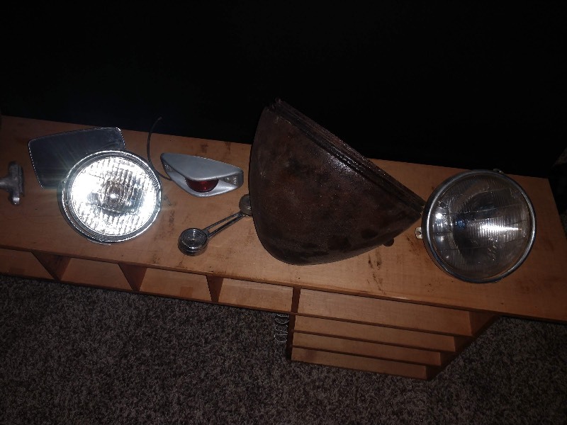 lot 19 image: Antique Car Parts