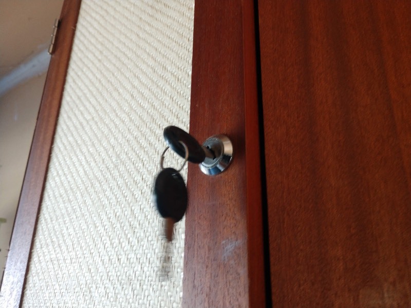 lot 27 image: Antique Display Case w Key and Plug In, On Casters 