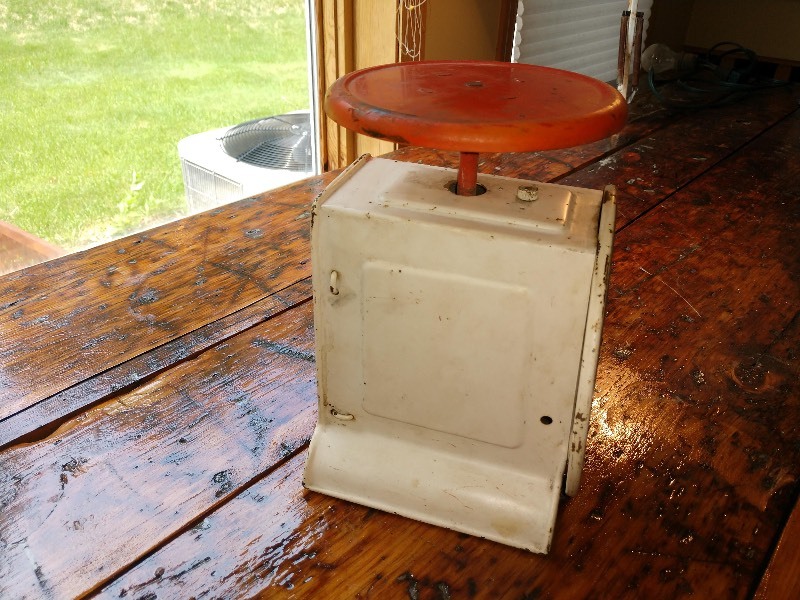 lot 38 image: Vintage Way Rite 024 Kitchen Scale