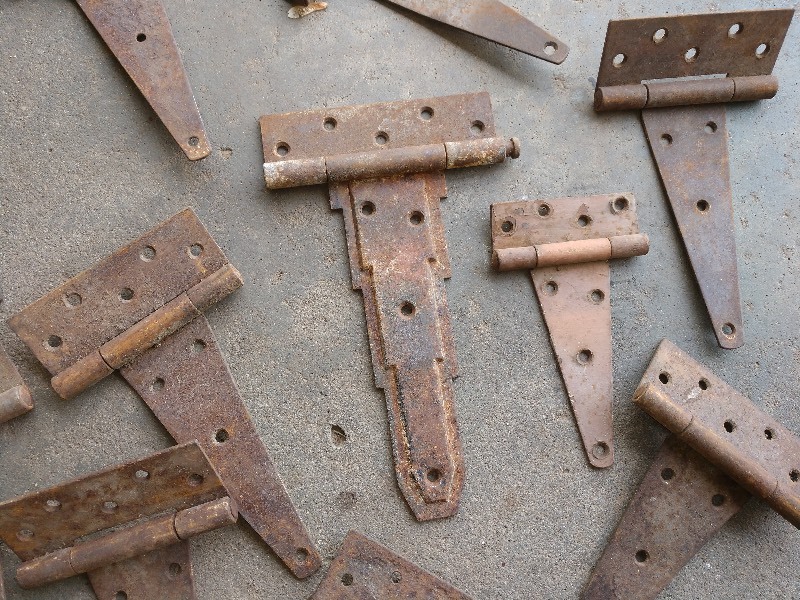 lot 41 image: Heavy Duty Barn Door Hinges 