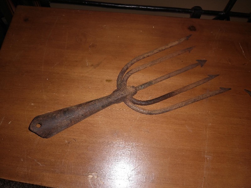 lot 55 image: Antique Cast Iron Fishing Spears (2)