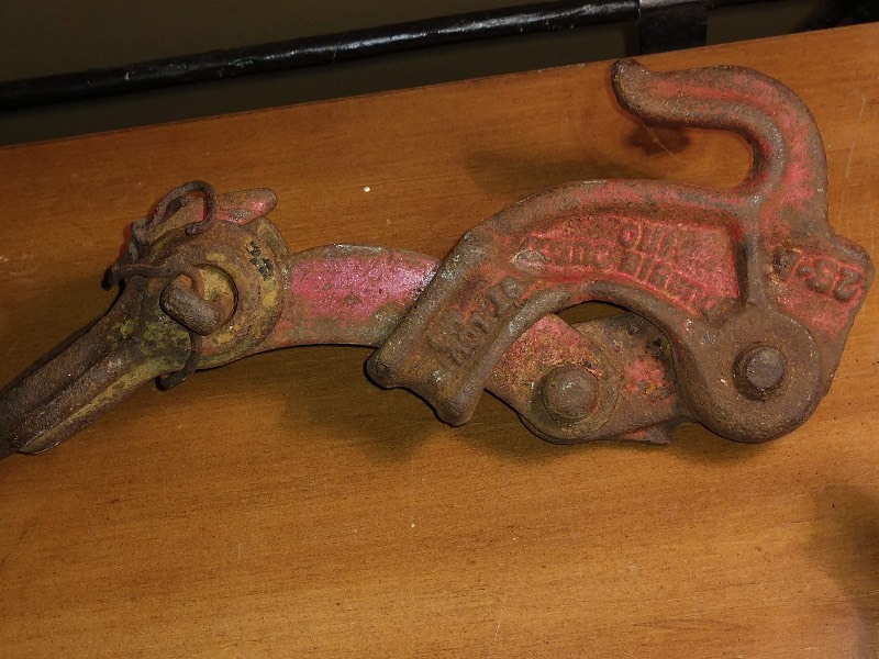 lot 57 image: Durbin Durco 25A St. Louis Pulley Stretcher and Antique V5 Barn Rope Pulley