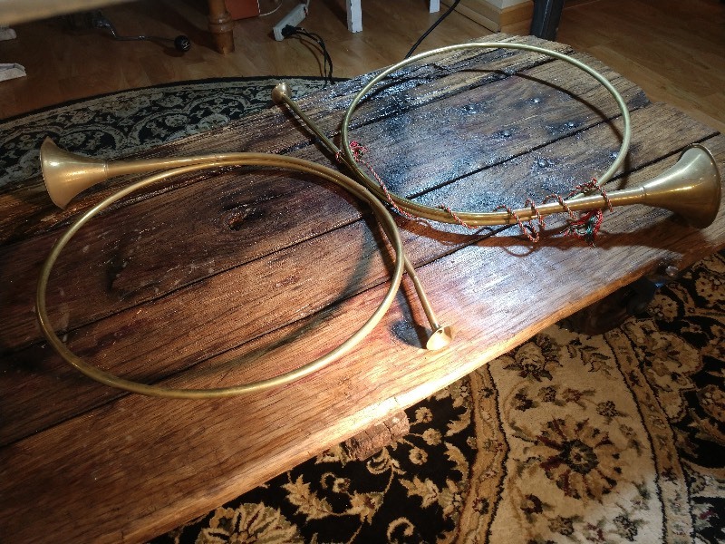 lot 78 image: Two Brass Signaling Hunting Horns